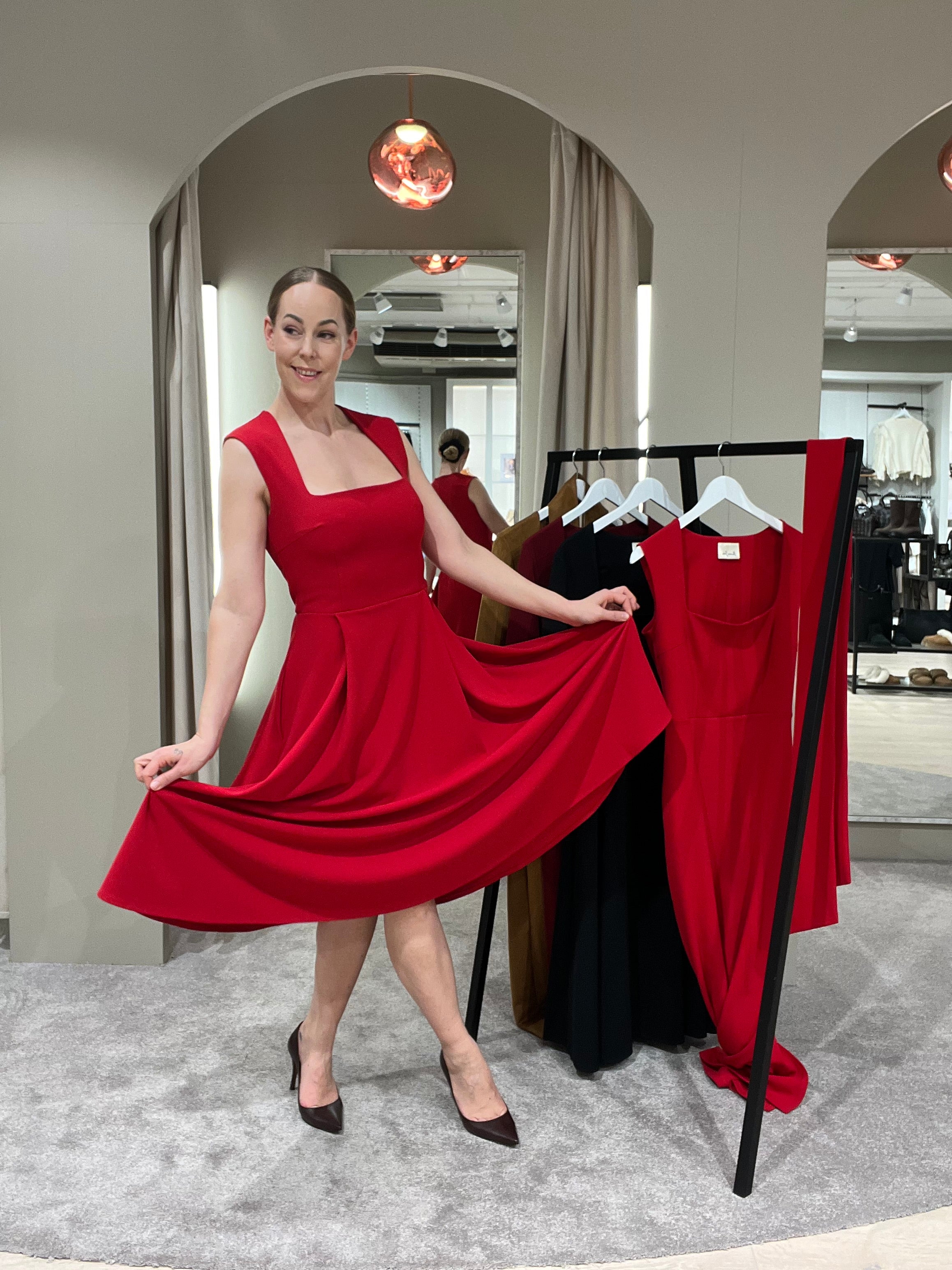 Old Hollywood dress (straps)